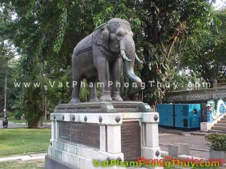 Tượng voi thường được gặp ở các đền, chùa...