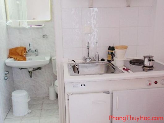 huong dan hoa giai loi phong thuy bep gan nha ve sinh 1 Hướng dẫn cơ bản cách hóa giải lỗi phong thủy bếp gần nhà vệ sinh